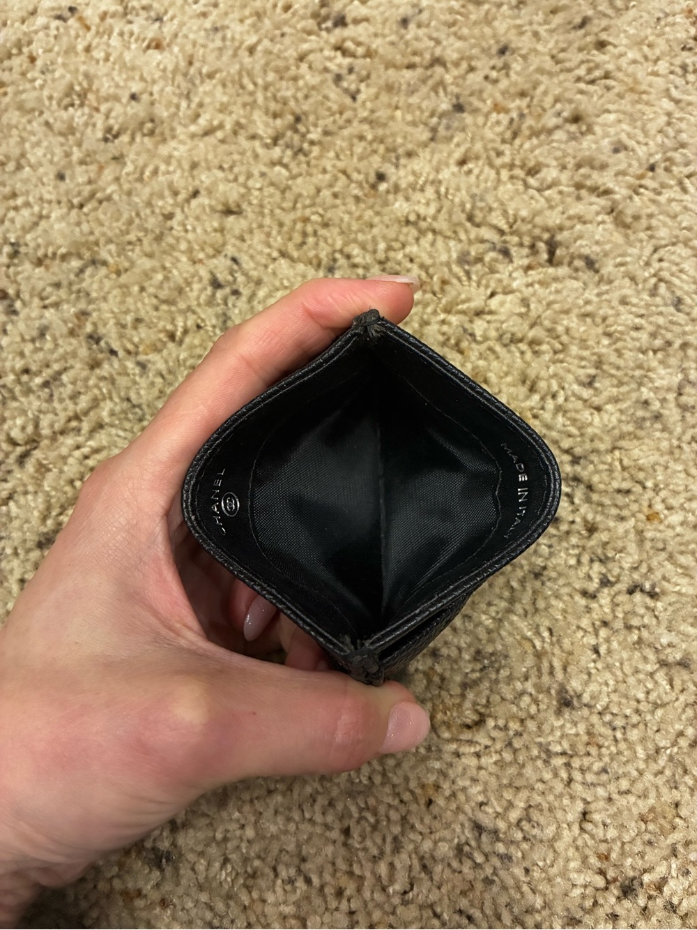 Stylish Black Quilted Leather Card Holder - Picture 3 of 3
